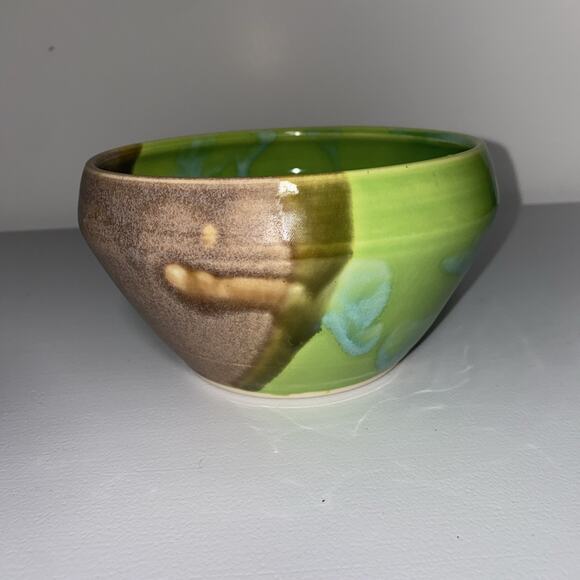 Hand Thrown Art Pottery Bowl Green Glaze Artist Signed 5.25" Diameter Multi Use - Picture 3 of 6
